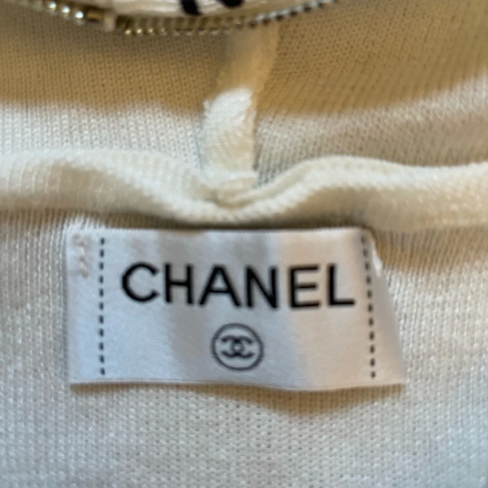 CC Cream Short Hoodie with Logo Accent - Picture 3 of 6
